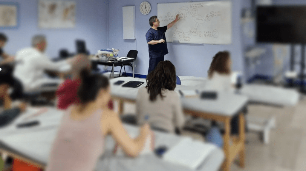 Ricardo González impartiendo formación a fisioterapeutas