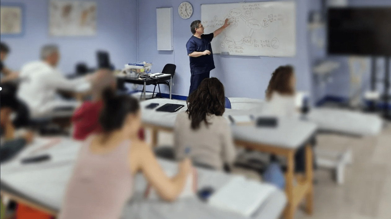 Ricardo González impartiendo formación a fisioterapeutas
